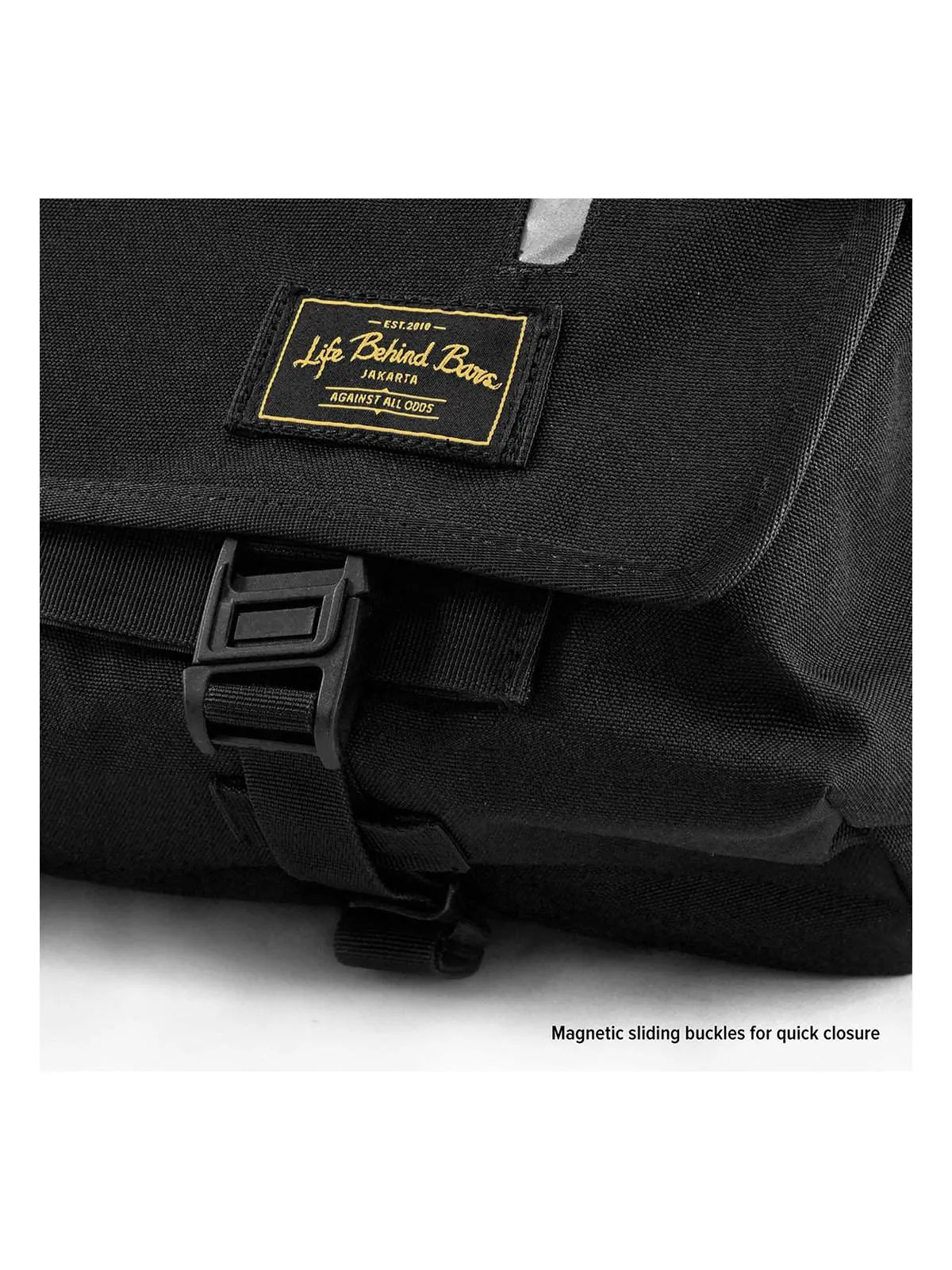 Life Behind Bars The Echelon S 22L Messenger Black