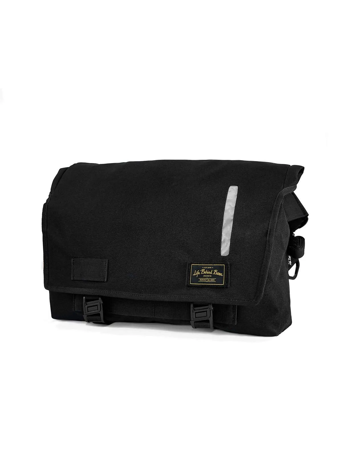 Life Behind Bars The Echelon S 22L Messenger Black